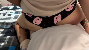 Tremenda cabalgata me da mi vecina por un favor de dinero me le vengo dentro