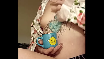 Bonjour mes coquins je vous offre le café