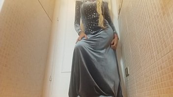 Queen elsa is not frozen at all