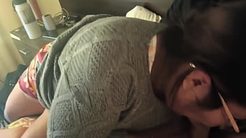 Madre soltera que conoci por facebook quiere chuparme la polla porque hace años que no tiene una en la boca