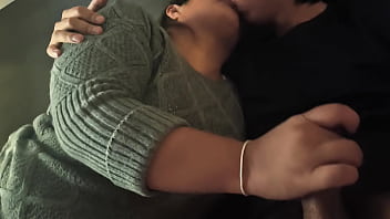 Madre soltera que conoci por facebook quiere chuparme la polla porque hace años que no tiene una en la boca