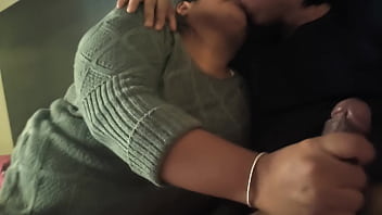 Madre soltera que conoci por facebook quiere chuparme la polla porque hace años que no tiene una en la boca