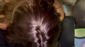 Compañera de cuarto culona me chupa la verga y se traga mi leche a cambio del alquiler