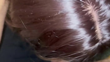 Compañera de cuarto culona me chupa la verga y se traga mi leche a cambio del alquiler