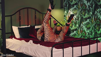 Big ass moaning milf in bondage tries to get out but