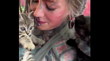 Sweet little kittens on my arm what’s your favorite way to bond with youts #kittencuddles #felinefriends #