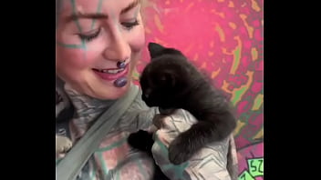 Sweet little kittens on my arm what’s your favorite way to bond with youts #kittencuddles #felinefriends #