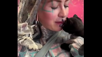 Sweet little kittens on my arm what’s your favorite way to bond with youts #kittencuddles #felinefriends #