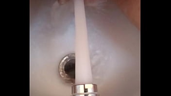 Gretala gioca con i suoi buchi della fica e del culo