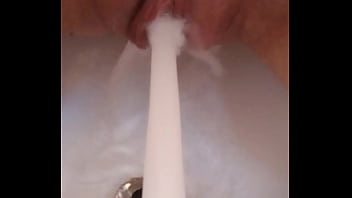 Gretala gioca con i suoi buchi della fica e del culo