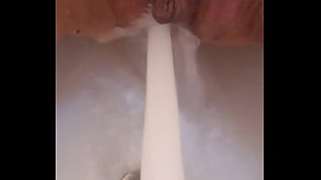 Gretala gioca con i suoi buchi della fica e del culo