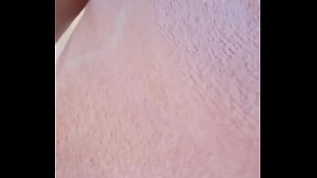 Gretala gioca con i suoi buchi della fica e del culo