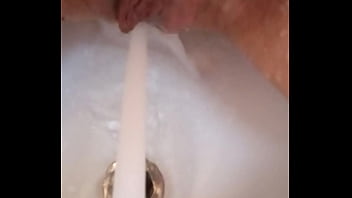 Gretala gioca con i suoi buchi della fica e del culo