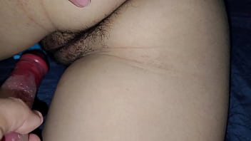 Le meto un dildo a mi hermanastra