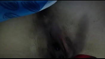 Tocandose su vagina apretadita para mi