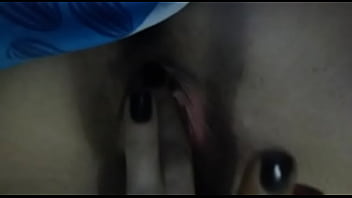Tocandose su vagina apretadita para mi