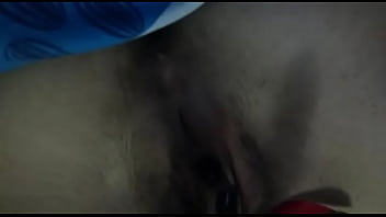 Tocandose su vagina apretadita para mi