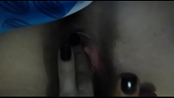 Tocandose su vagina apretadita para mi