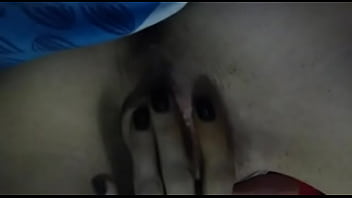 Tocandose su vagina apretadita para mi