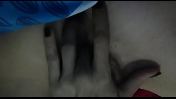 Tocandose su vagina apretadita para mi