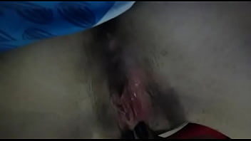 Tocandose su vagina apretadita para mi