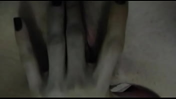 Tocandose su vagina apretadita para mi