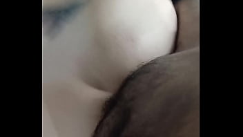 O cara do app me levou para casa e me fodeu no pelo sem dó