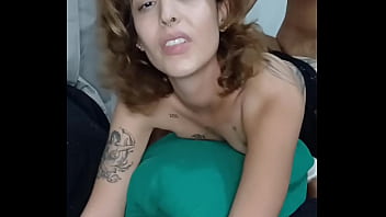 O cara do app me levou para casa e me fodeu no pelo sem dó