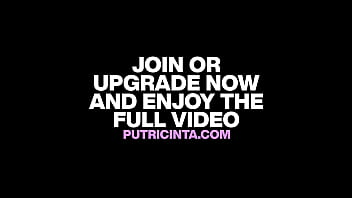 Naughty putri cinta gets naked touching her wet pussy