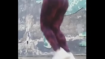 Samadhi saltando la cuerda rebotando el culote