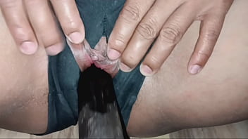 I meet an old friend at a party and she eats my ass all night