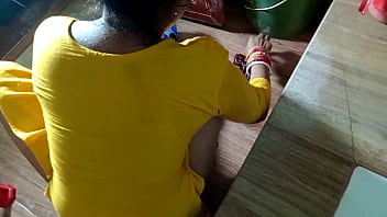 कामवाली नौकरानी को बाथरूम में घोड़ी बनाकर चोदा कामवाली नौकरानी को बाथरूम में घोड़ी बनाकर चोदा