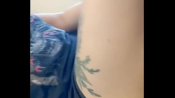 Bon mardi mes loulous un petit coucou du boulot oups j'ai quoi sous ma jupe