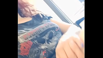 Bon mardi mes loulous un petit coucou du boulot oups j'ai quoi sous ma jupe Bon mardi mes loulous un petit coucou du boulot oups j'ai quoi sous ma jupe