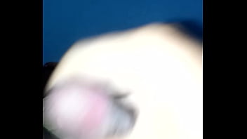 Joven aburrido necesita un handjob