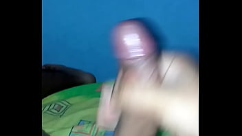 Joven aburrido necesita un handjob