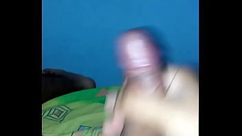 Joven aburrido necesita un handjob