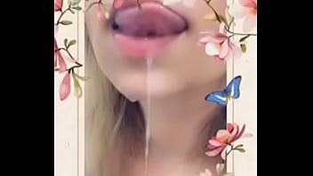 Brincado com leitinho do marido Brincado com leitinho do marido