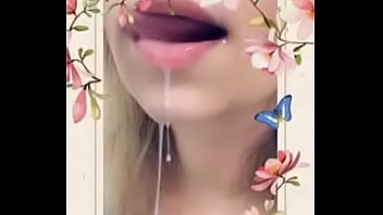 Brincado com leitinho do marido