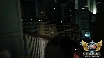 Fudendo as irmãs gêmeas e dando leitinho no boquinha das gatinhas sacadas completo no sheer e x red