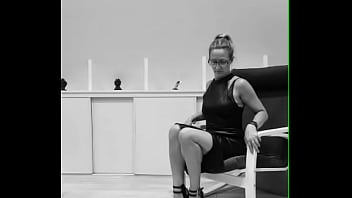 Pour le striptease intégral abonne toi