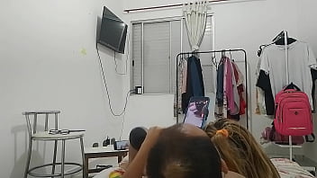 Em sua estreia revelou que gosta de foder com vários e ainda é iniciante no cuzinho mas não foi o que vimos