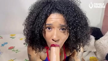 Chapeuzinho se masturbou gostoso a bucetinha pra foder com o lobo malvado