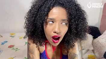 Chapeuzinho se masturbou gostoso a bucetinha pra foder com o lobo malvado