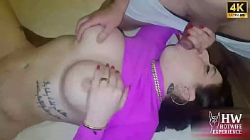 Distribiu buceta na festa da firma casada safada vai na festa da firma fica muito louca e da a buceta para os motoristas o corno nem sonha que a esposa ficou toda arregaçada