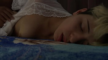 Eu escutava os gemidos da minha amiga com meu marido la no quarto