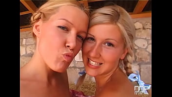 Countryside hot lesbo set