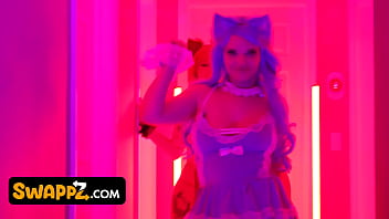 “here step kitty kitty” learning to be a cosplay star