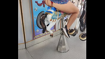 Visito una feria y subo mi vestido esperando me hagan propuestas