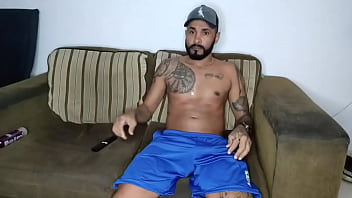 Safado cheio de tesão descarregou sua piroca até despejar todo leite